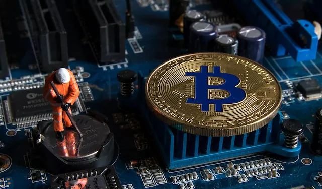 Alman-Firmasi-Mobil-cevre-Dostu-Bitcoin-BTC-Madencilik-Mining-Konteynerlerini-Acikladi-hash