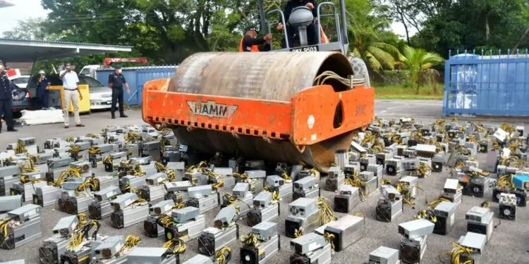 Malezya Polisi 1.720 Bitcoin Madencilik Makinesine El Koydu