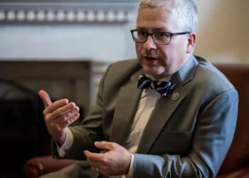 Kongre Üyesi Patrick McHenry’den Düzenleyicilere Tepki