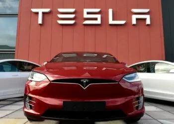 Tesla 2021'de Yaklaşık Bir Milyon Elektrikli Araç Teslim Etti