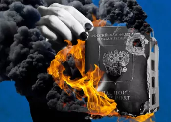 Rus Sanatçı Olive Allen Pasaportunu Yaktı! Görüntüler Ukrayna’ya Destek İçin NFT Olarak Satıldı