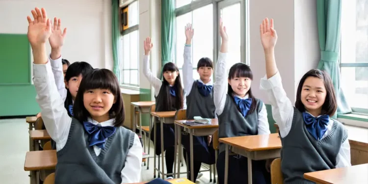 japonya-ögrenci-metaverse