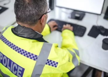 ingiliz-polisi-3.2milyonluk-operasyon-yaptı