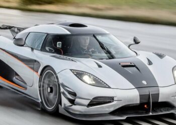 Kaydedin ve #crypto büyük satın alımlar için kullanın... Exclusive Automotive Group'tan bir Koenigsegg bile!