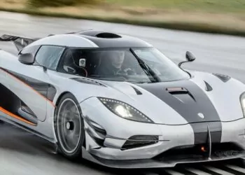 Kaydedin ve #crypto büyük satın alımlar için kullanın... Exclusive Automotive Group'tan bir Koenigsegg bile!