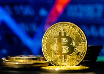Eric Robertsen, Bitcoin (BTC)’in Keskin Bir Düşüş Yaşayacağını Öngörüyor