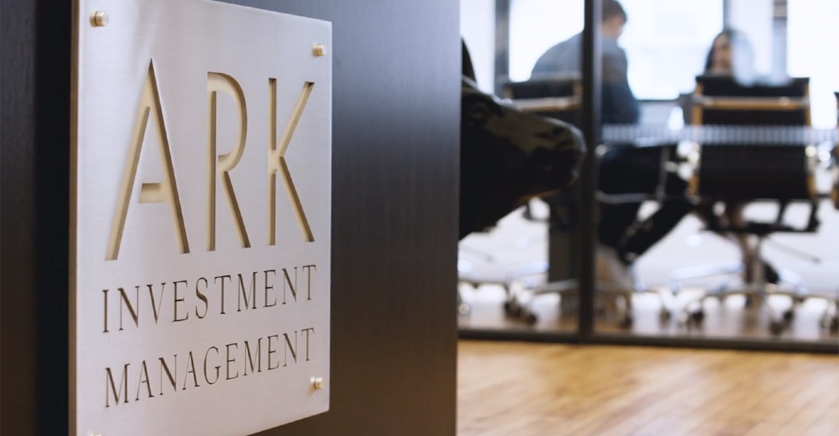 Ark-Invest-COIN-TSLA-buyuk-yatirim-2023-paranfil