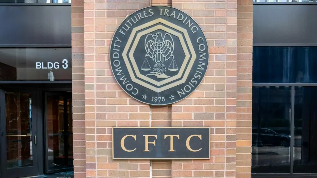 CFTC-komisyon-uyesi-kripto-duzenlemeleri-hakkinda-konustu-2023-paranfil