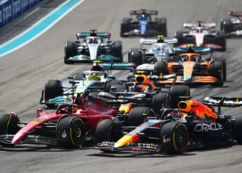 Formula 1 Yarış Takımı, Stake'den 100 Milyon Dolarlık Sponsorluk Aldı