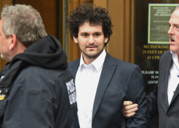 Sam Bankman-Fried, FTX fonlarına erişmeye çalışıyor