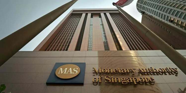 Singapur-merkez-bankasi-baskani-geleneksel-finans-ve-kripto-icin-tek-bir-duzenleme-savunuyor-2023-paranfil