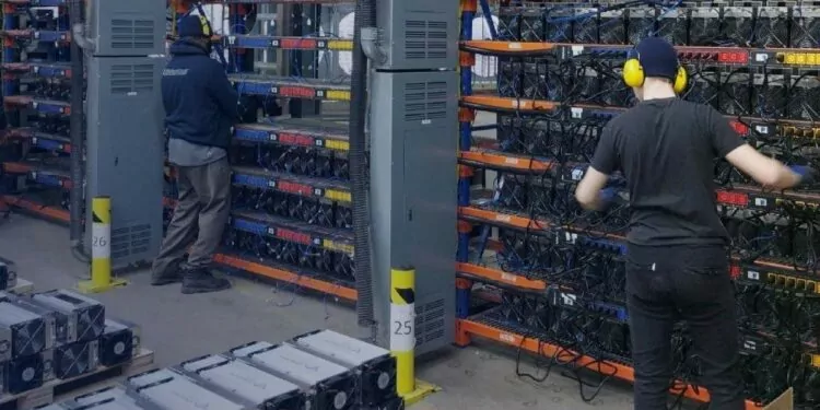 Kripto Madencilerine Yeni Güç Yasağı Öneren Kanada Kamu Hizmeti CEO’su, Ayrılıyor