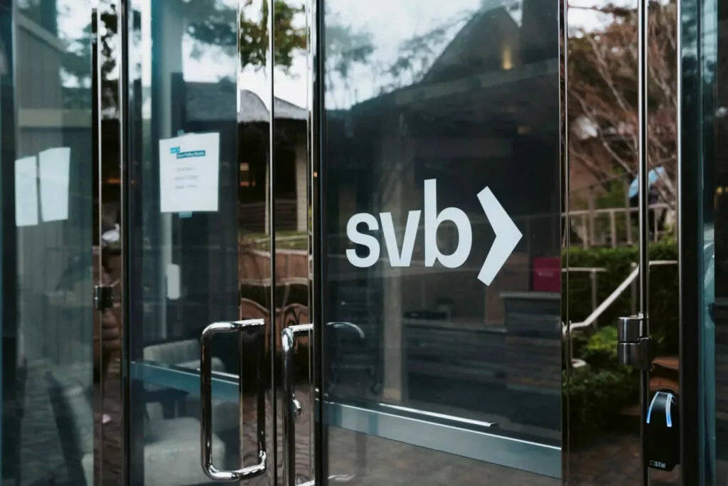 Bank-of-England-Silicon-Valley-Bankin-ingiltere-subesini-kapatti-2023-paranfil