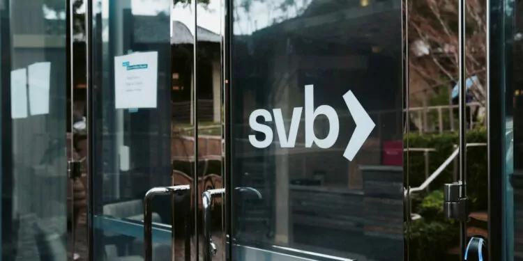 Bank-of-England-Silicon-Valley-Bankin-ingiltere-subesini-kapatti-2023-paranfil