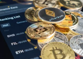 CFTC-dava-oncesinde-1-milyar-dolarlik-yatirimci-binancedan-kacti-2023-paranfil